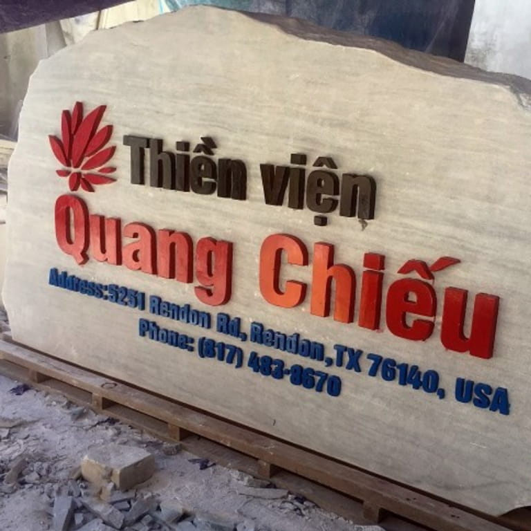 Biển hiệu đá cho chùa là công trình báo hiệu được chế tác từ đá tự nhiên.