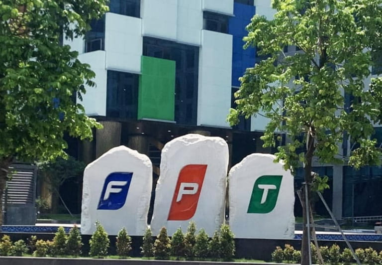 Đá tự nhiên được ưa chuộng trong công trình cao cấp bởi độ bền và tính thẩm mỹ cao.