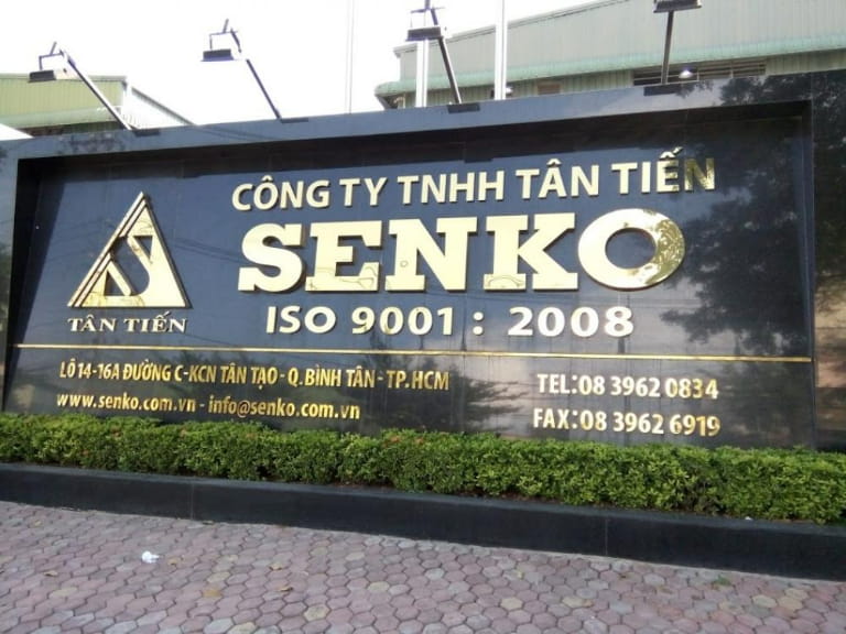 Biển hiệu công ty bằng đá có nhiều ưu điểm vượt trội.