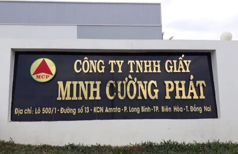 Biển hiệu công ty bằng đá hình chữ nhật ngang.