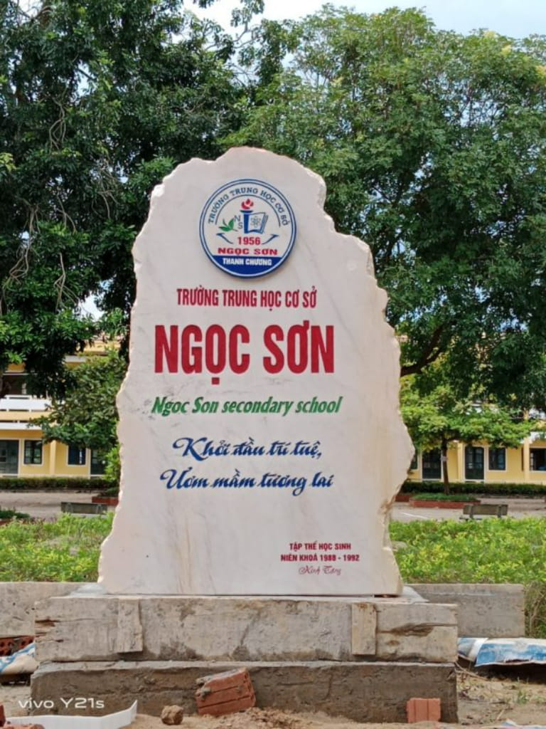 Biển Hiệu Đá Nguyên Khối Cho Trường Học.