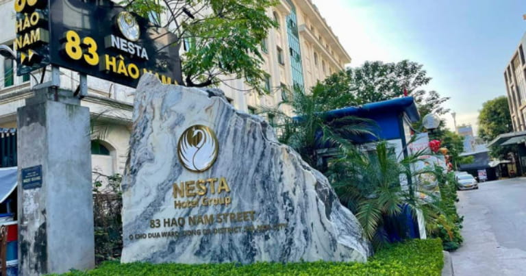 Giá biển hiệu đá tại Việt Nam có sự chênh lệch về mức giá và chất lượng.