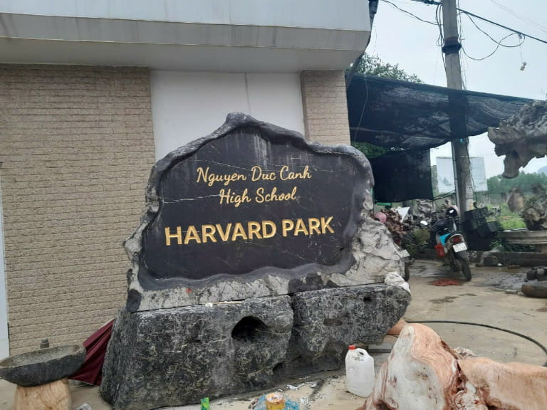 Giá biển hiệu đá có sự thay đổi tuỳ vào khu vực địa lý.